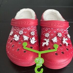 Crocs classic lined holiday charm